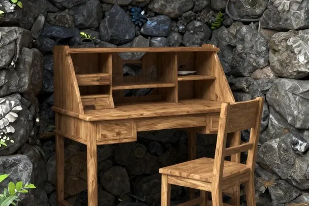 Escritorio de roble vacío junto a una ventana de piedra.