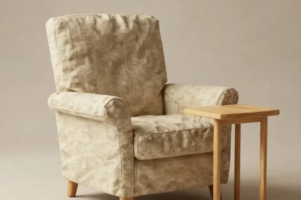 Sillón cómodo vacío en una habitación tranquila.